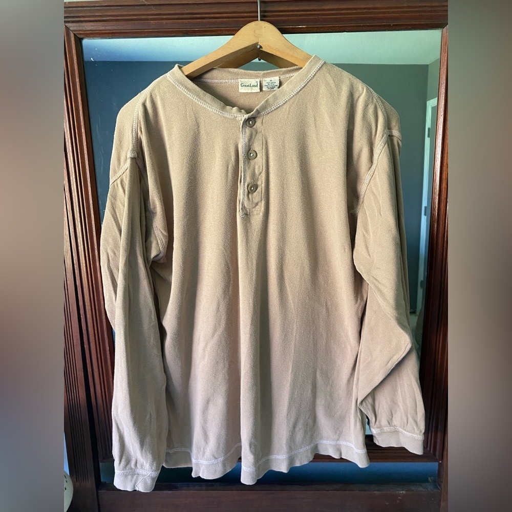 GreatLand mens Henley.‎ Size Medium. Tan.
